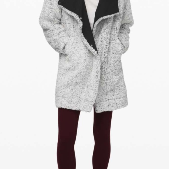 LULULEMON WARM RESTORE SHERPA WRAP. BNWT - Picture 1 of 4